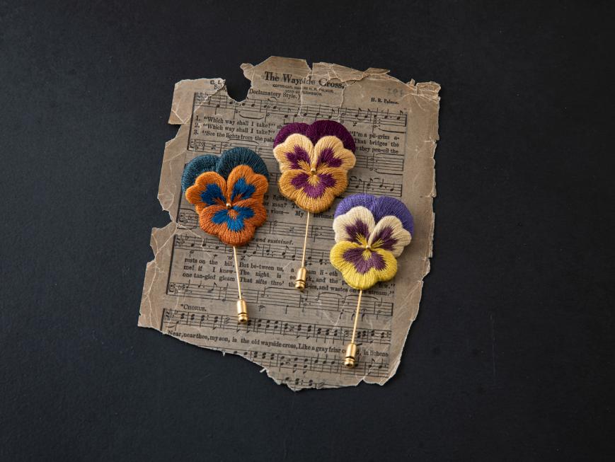 フェルト刺繍で作る花のアクセサリーPart1