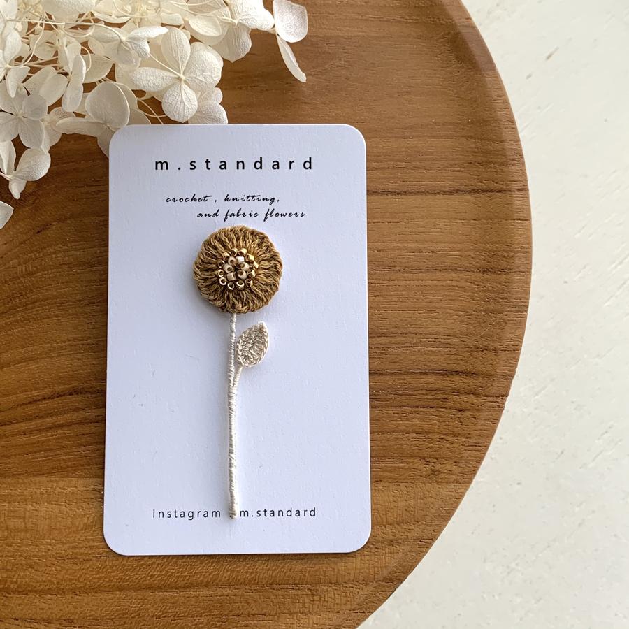 フラワーモチーフブローチ （ブラウン×エクリュ） - 商品 | 日本ヴォーグ社